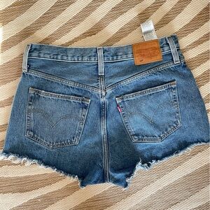 Levi 501 distressed denim shorts size 30